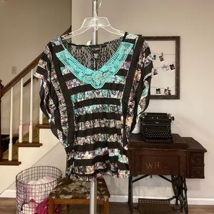 Daytrip top with lace back and faux batwing fit